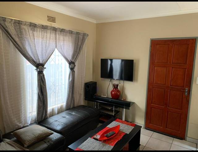 3 BEDROOM HOUSE FOR SALE IN CLAYVILLE